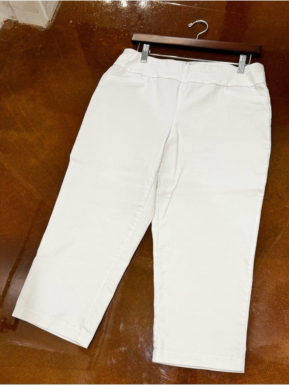 croft & barrow White Pull-On Capri Pants
